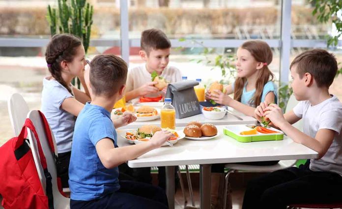 children eating in a cafeteria