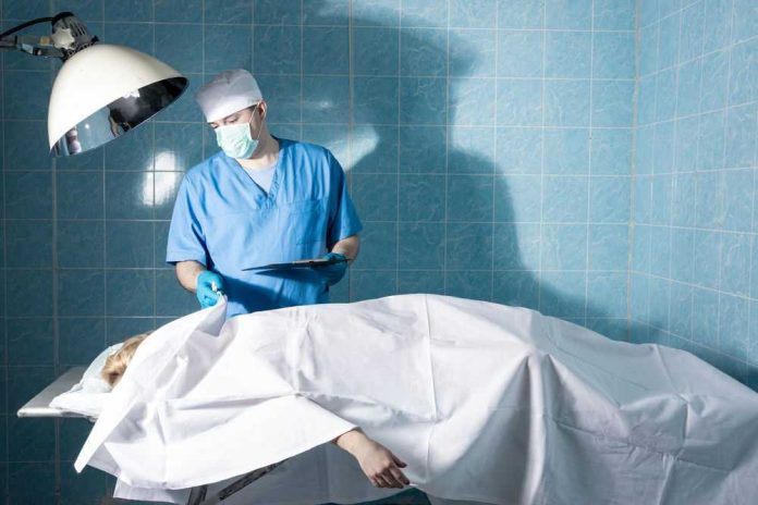1695147475 Doctor in scrubs examining patient in hospital room