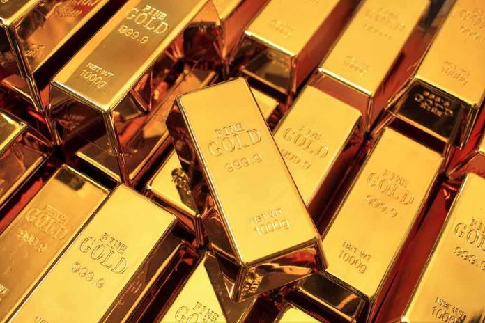 shutterstock_156792248 Gold bars stacked closely together
