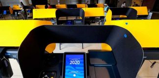 Voting booth with touchscreen ballot machine